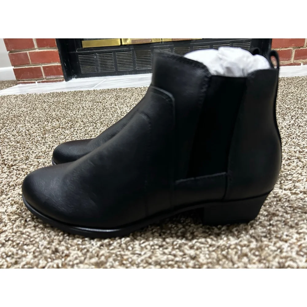 New without box Sugar Women's Trixy Ankle Booties size 8.5M